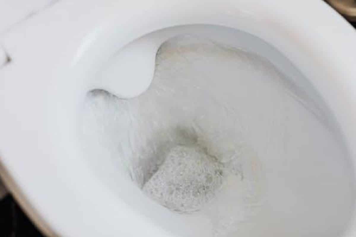 astuces détartrer fond toilettes