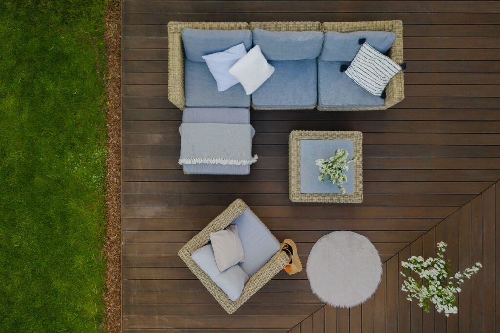 jardin minimaliste quels meubles
