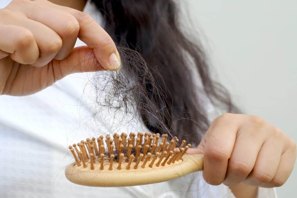 bien comprendre la perte de cheveux après grossesse