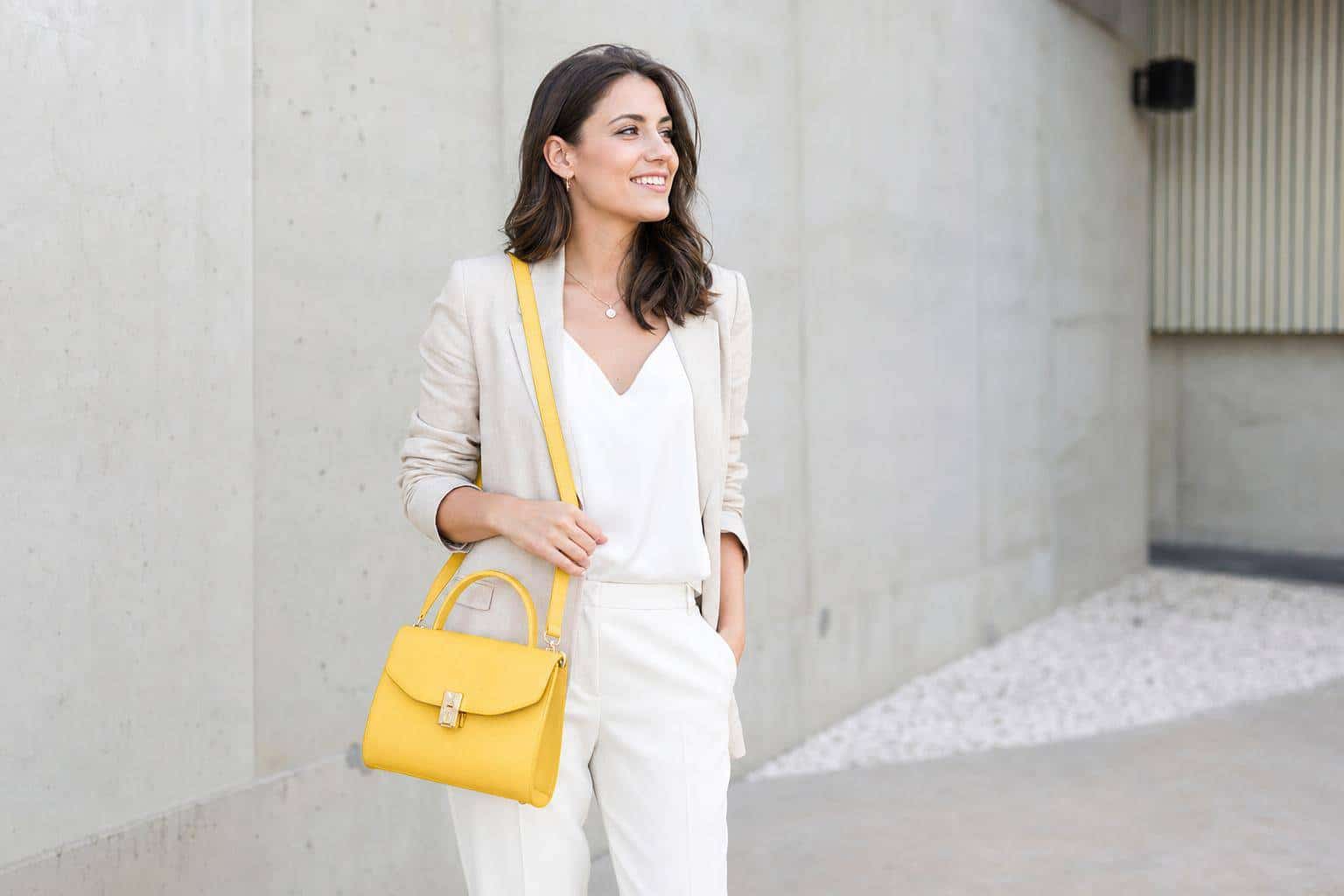 Avec quoi porter un sac à main jaune ?